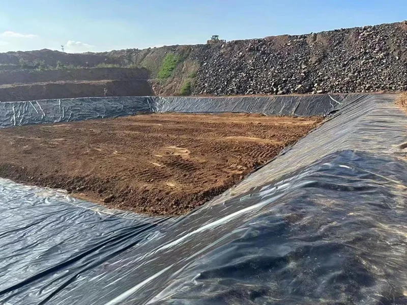 Kestävä geomembraanivuori – luotettava vuodon estävä ja eristävä materiaali